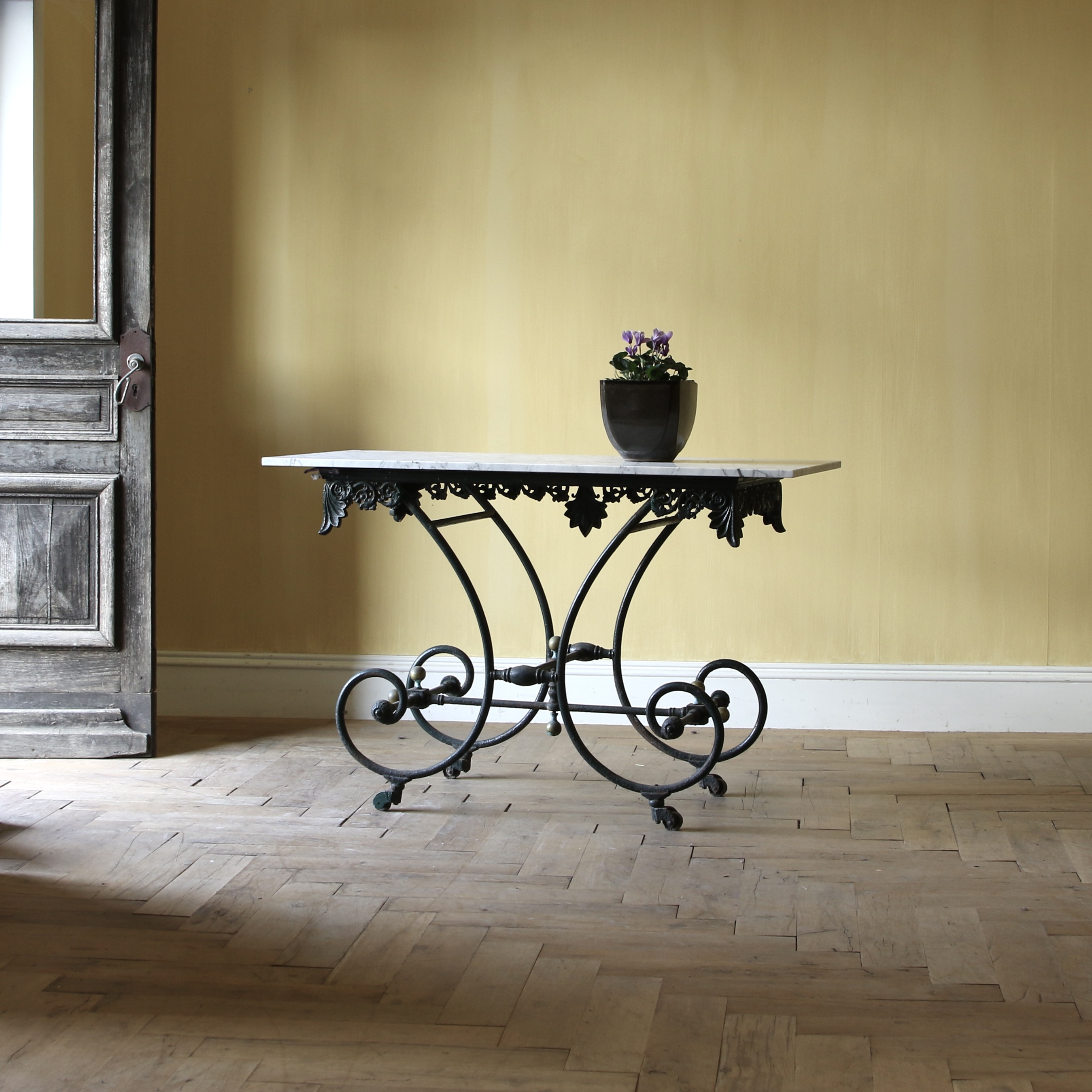 155-56 - Flower Table